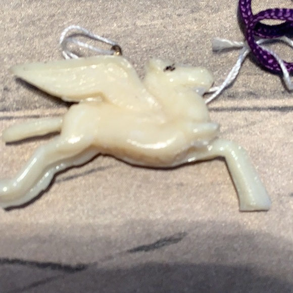 VINTAGE 1940s CRACKER JACK CELLULOID PRIZES (4) horse, donkey horseshoe Pegasus* - Picture 9 of 10